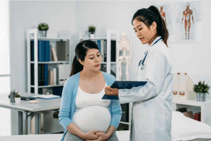 wanita berjumpa doktor untuk cirit birit ketika hamil