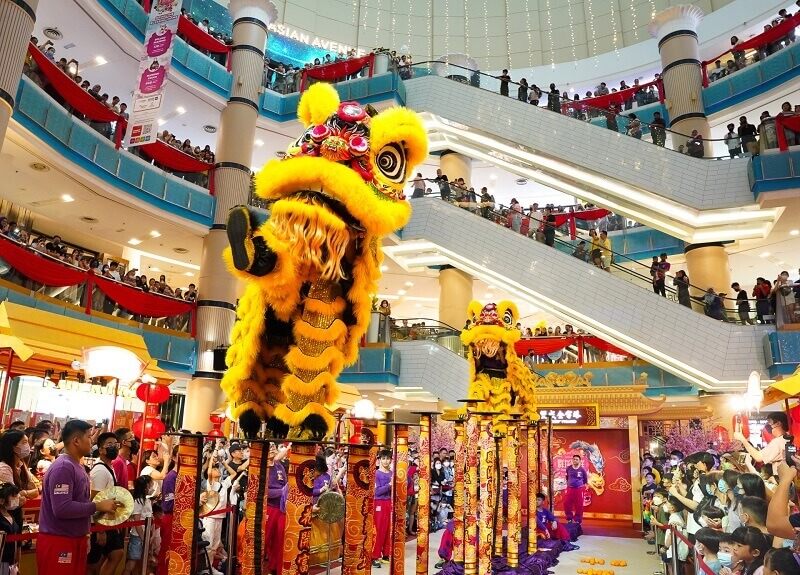 Acrobatic Lion Dance at LG2 Blue Concourse (1)