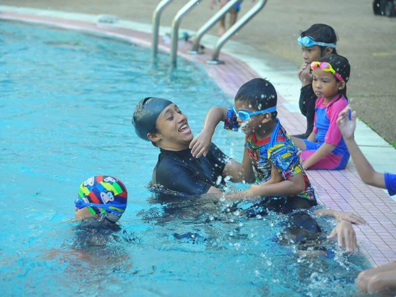 baju renang - anak masuk kelas belajar berenang