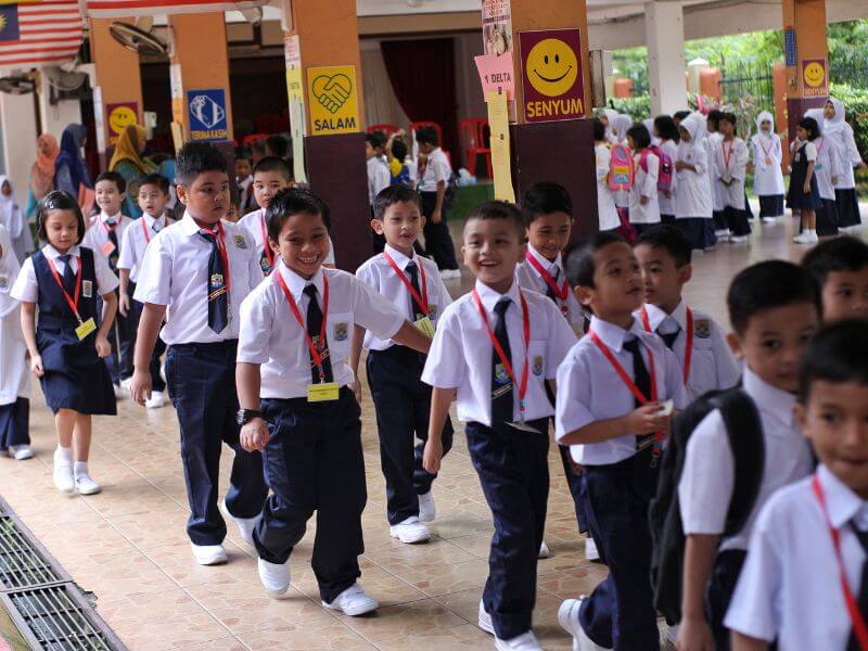 seragam sekolah - dua hari pakai seragam sekolah