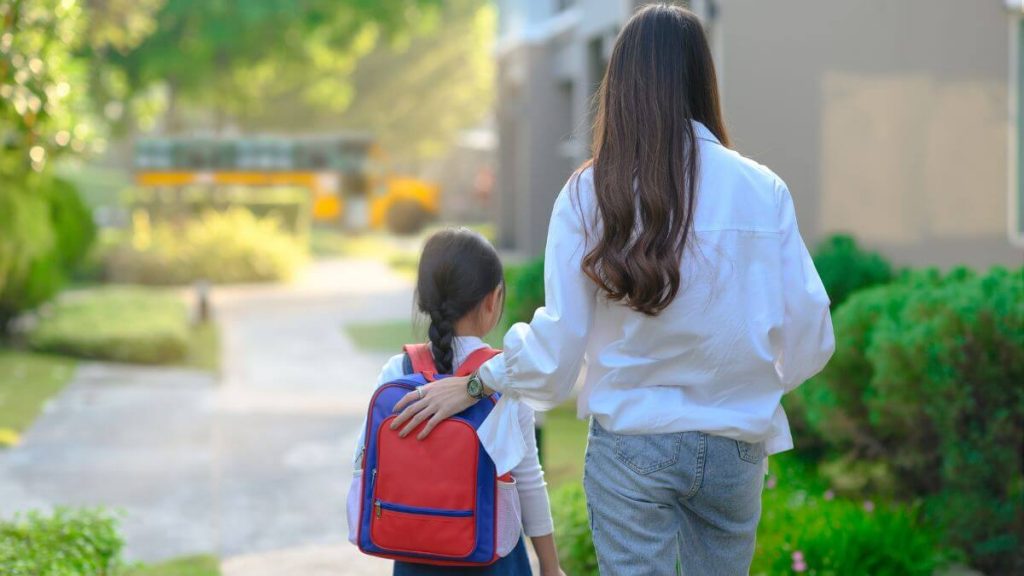 Jangan Excited Sangat! Senarai Do's & Don'ts Buat Mama Papa Yang Bakal Hantar Anak ke Sekolah