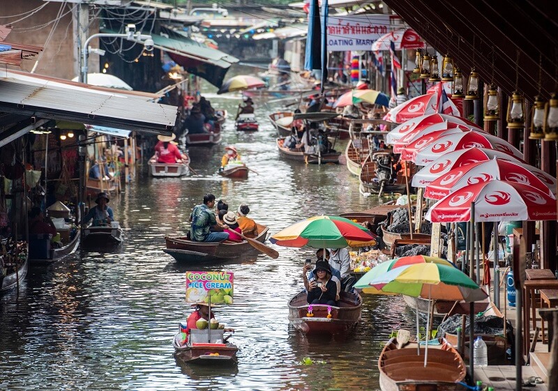 Pasar Terapung Damnoen, salah satu tempat menarik di Thailand