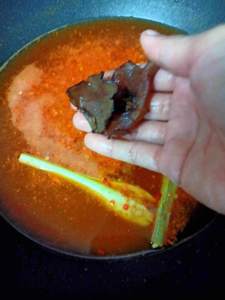 masukkan asam keping ke dalam resepi lala masak lemak