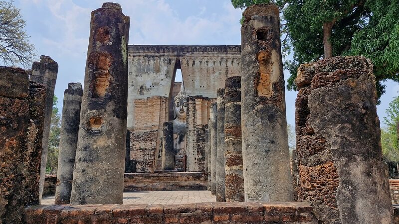 tempat menarik di Thailand, Wat sri chum in sukhothai historical park thailand