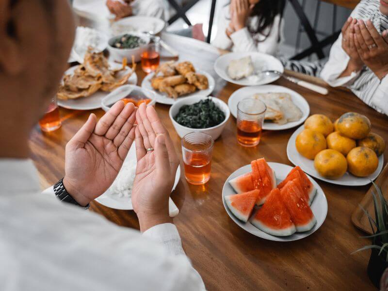 berdoa sebelum berbuka