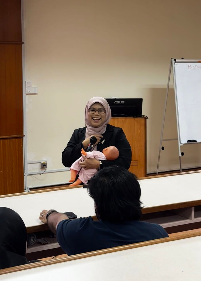Ketua Jururawat HCTM, Puan Norazizah Harun