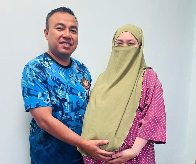 Mohd Fikry Amri dan isteri