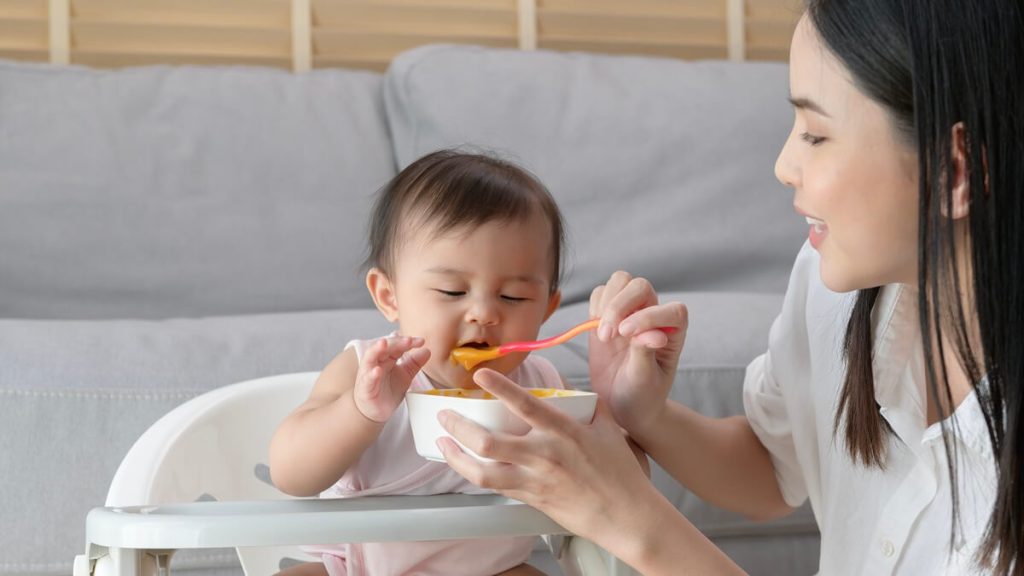 mother should introduce allergenic food carefully