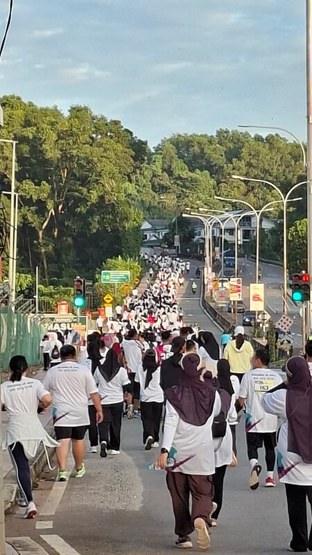 Lebih kurang 700 peserta menyertai Larian Santai 5KM ‘Mask & Dash’