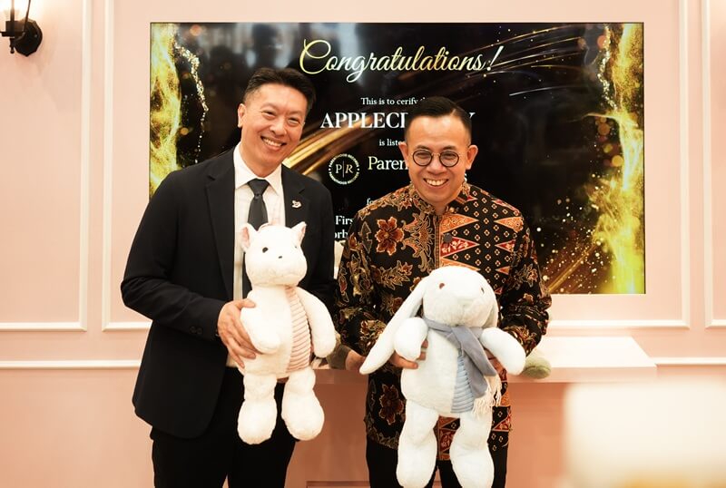 Sean Tan, Ketua Pegawai Eksekutif dan Pengasas Bersama Applecrumby®, dengan YB Tuan Steven Sim Chee Keong, Menteri Pembangunan Usahawan dan Koperasi